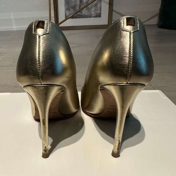 Valentino Garavani Rockstud High heel size 35 Gold leather gently used - Picture 3 of 15